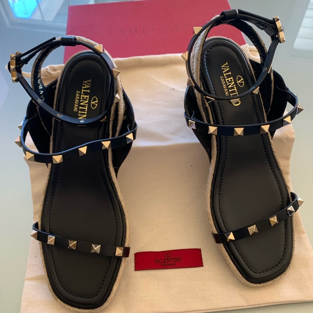 ❤️SOLD❤️Valentino Black Rockstud Crisscross Block-heel Espadrille Sandals